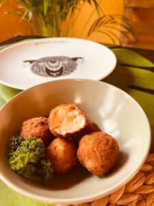 Vegan voorgerecht kaasbolletjes